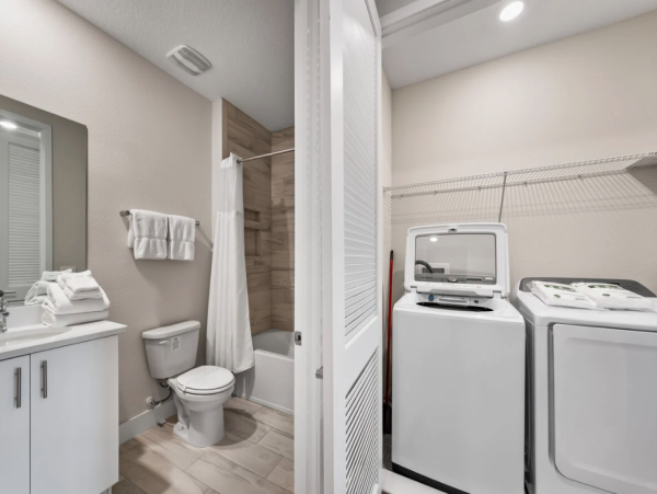 Luxury Townhouse 3-bedroom - Great Amenities in Reunion
